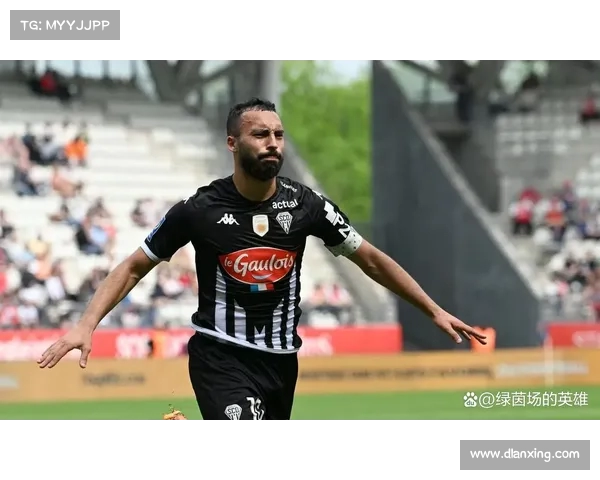 利兹联以600万欧元从狼堡签下26岁后卫博尔瑙正式加盟