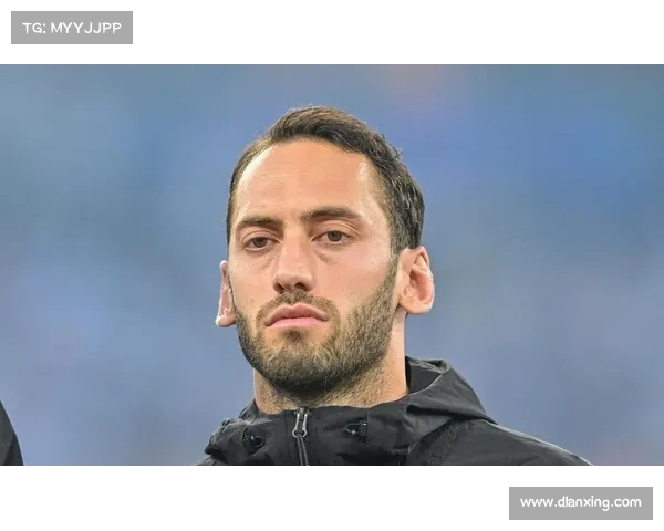 恰尔汗奥卢愿加盟费内巴切 若满足国米转会费要求