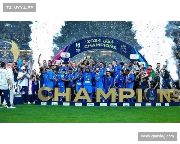 加图索、布冯、博努奇造访拉齐奥训练营 与萨里亲切交流共话足球未来 加图索、布冯、博努奇造访拉齐奥训练营 与萨里亲切交流共话足球未来